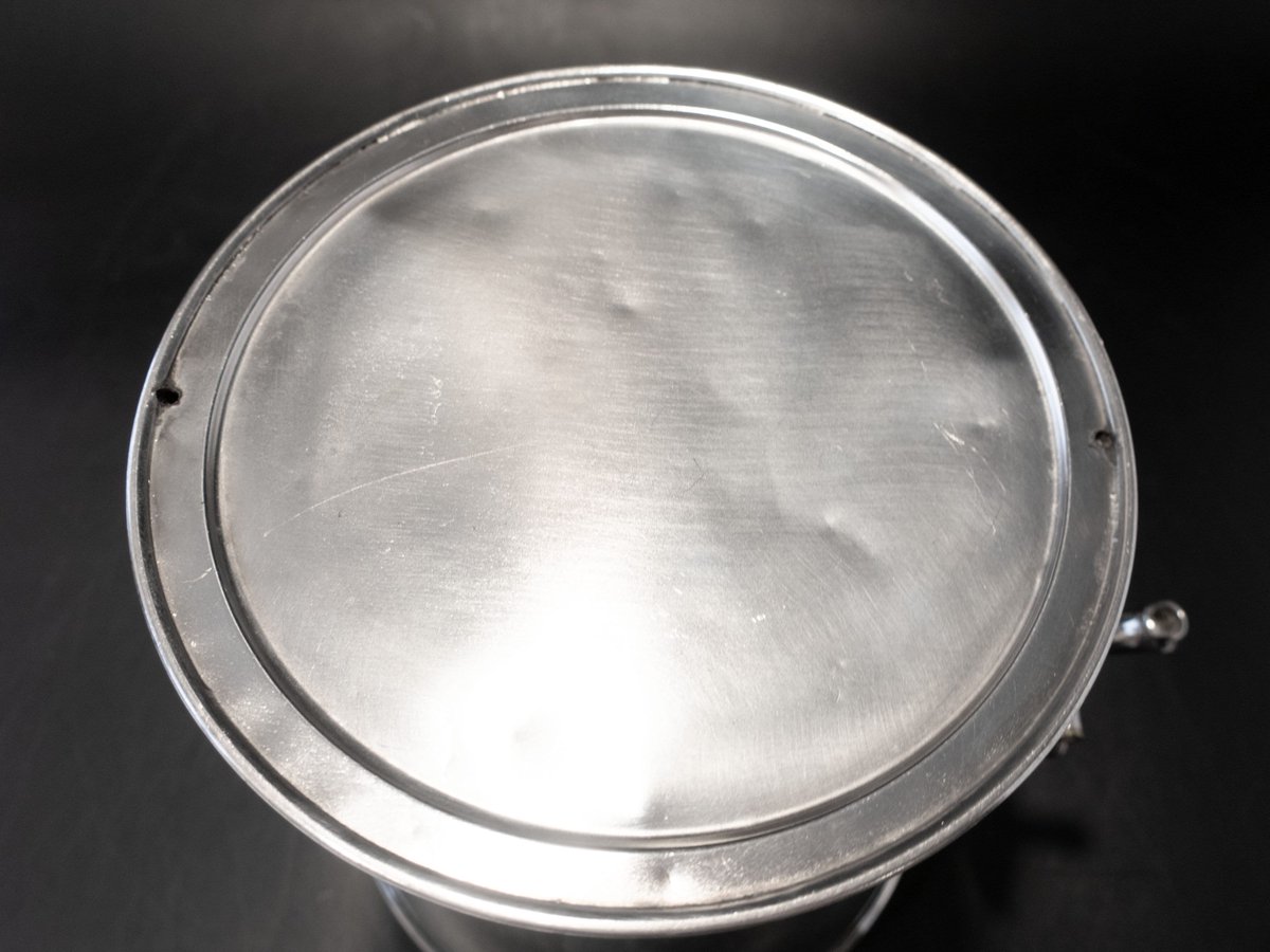 InventifDesigns's tweet image. Antique Silver Plate Coffee Urn Hot Tea Dispenser Samovar #vintagesilver #vintagedining
Buy here inventifdesigns.com/products/antiq…