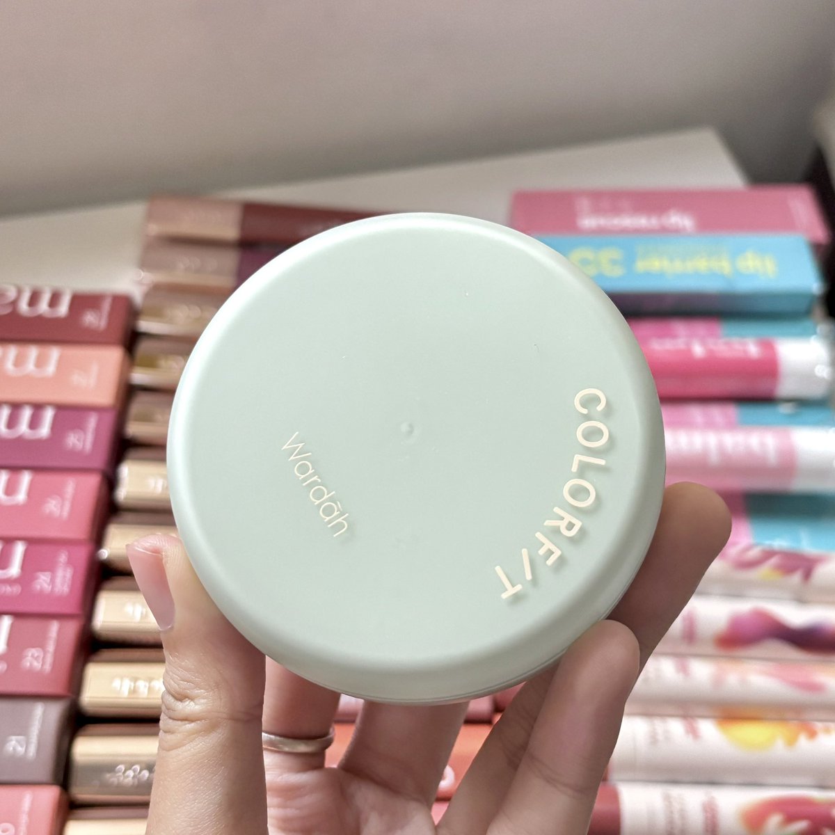 beautiaf's tweet image. ☁️ GIVEAWAY CUSHION WARDAH ☁️

giveaway satu cushion wardah colorfit cloud matte — 21W (NEW‼️)

♡ follow aku @beautiaf 
♡ RT &amp;amp; 💗 tweet ini
♡ RT &amp;amp; 💗 tweet di pinned profile aku
♡ reply dengan emoji “🍵💚”

end jumat, xoxo.💗
