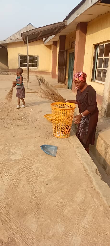 hislovefdn's tweet photo. THE REDEEMED CHRISTIAN CHURCH OF GOD, GOLDEN CROWN PARISH / EKITI PROVINCE 2, EKITI STATE. THE CSR TEAM EMBARKED ON ENVIRONMENTAL SANITATION OUTREACH. THIS IS IN FULFILMENT OF SUSTAINABLE DEVELOPMENT GOALS (SDG 6): CLEAN WATER AND SANITATION. #RCCGCSR https://t.co/lbiUuG4CKd