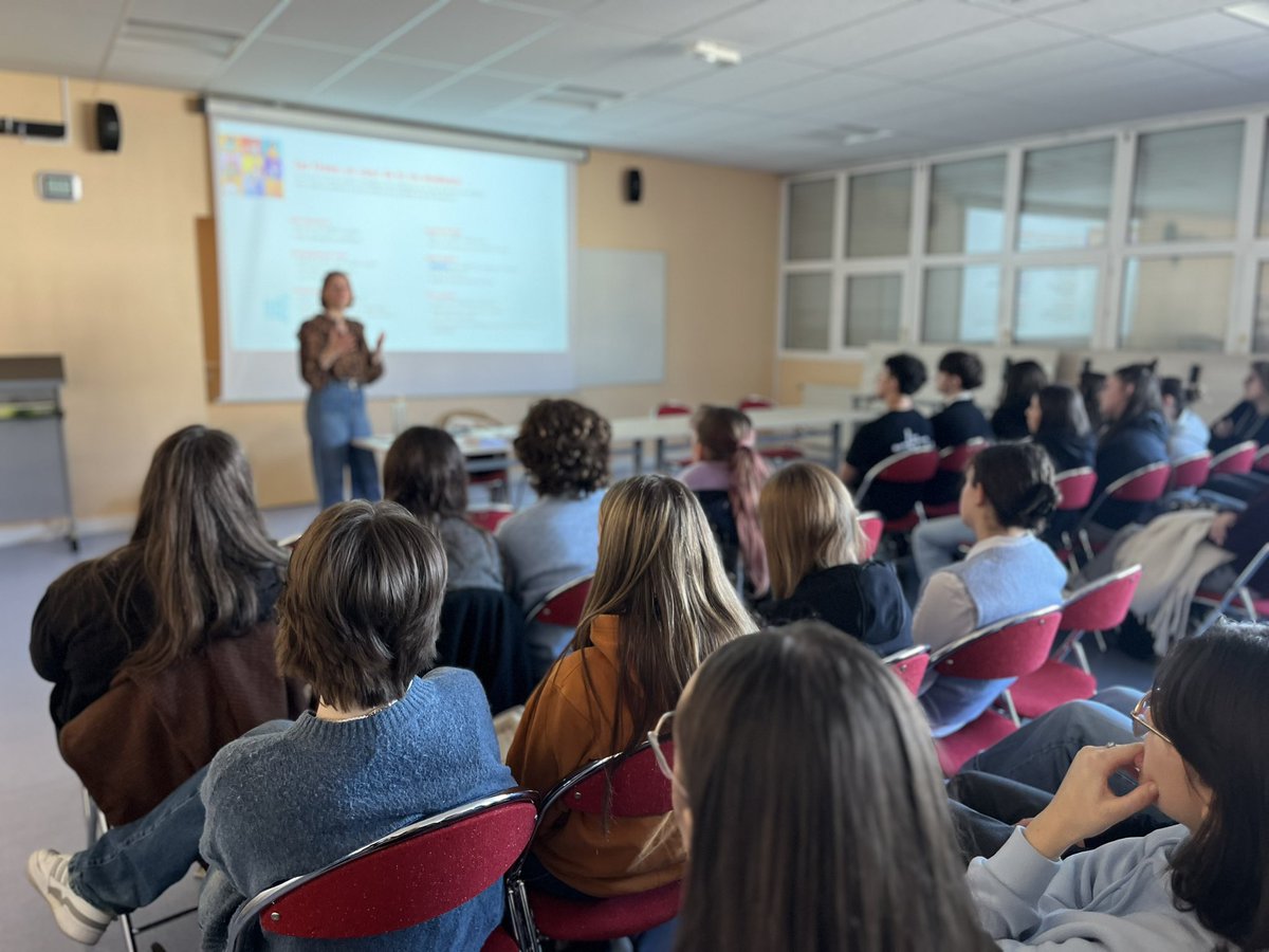 Accueil du <a href="/crous_poitiers/">CrousPoitiers</a> pour une présentation aux terminales avant le grand saut dans le vie étudiante