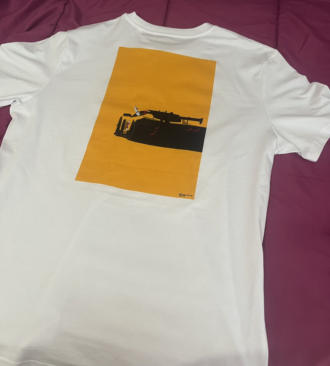 Decidme una camiseta con más carisma que esta, esperaré.