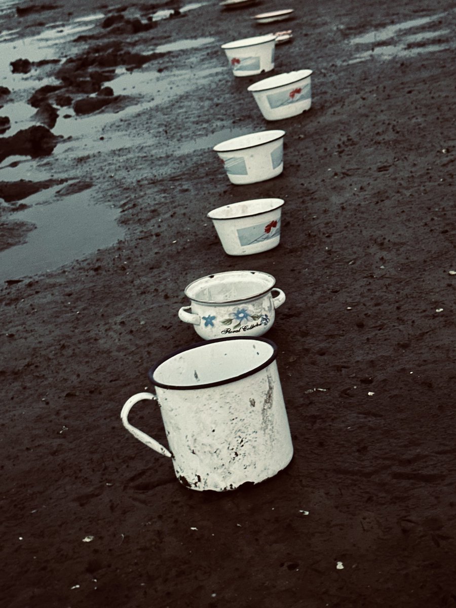 megborna's tweet photo. Where I’m from every home meal requires a line of a kind, a queue of a kind, these are some subtle customs when we eat,
stills from my multi-location installation,
MI DU NU ƔLI HA WO: A Dinner Of Sounds, at Anloga, Setsinu, Dzeƒie, BK
#midunuxlihawo #megborna #art #exhibition https://t.co/wBNC7cncFx