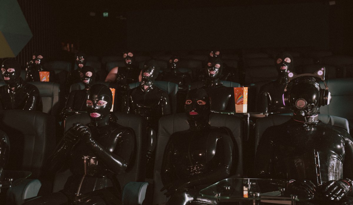 I've been gone for a while but, I recently did a very fun photo shoot with a big group of gimps 🥰🥰

Thanks to Alter Egos Studios for organising (instagram.com/alteregos_phot…)