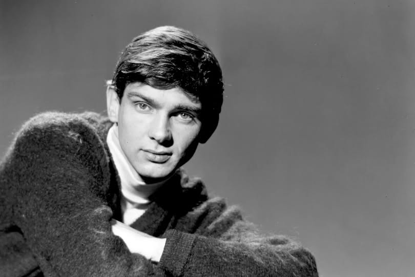 Před 85 lety se narodil Gene Pitney! 🕊 🙏 Americký zpěvák-skladatel a hudebník.  Svou kariéru zahájil koncem padesátých let, prvním úspěchům se mu dostalo počátkem následující dekády. 🎶 Připomenout si je můžeme i na Supraphonline 
► supraphonline.cz/umelec/863-gen…