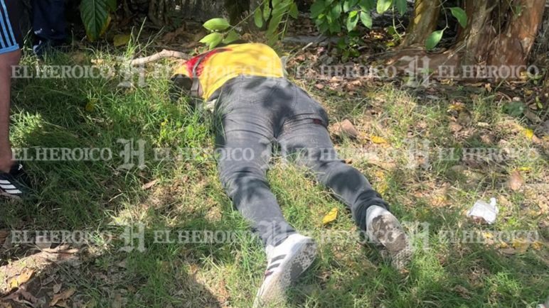 ElHeroicoDiario's tweet photo. #LoDeAyer 🚨 Ejecutan a un pochimovilero en Tecolutilla en #Comalcalco #Tabasco
🌐https://t.co/0gWciyNole https://t.co/Fk8WY5PezN