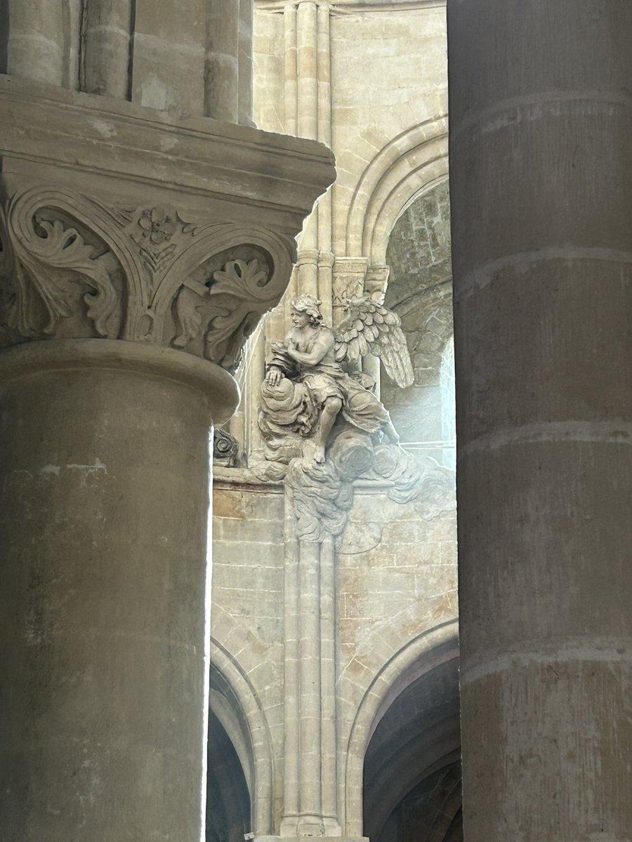 Quand la réunion de chefs-d’œuvre d’époques éloignées de plusieurs siècles peut faire naître une émotion extraordinaire #cathedraledesenlis