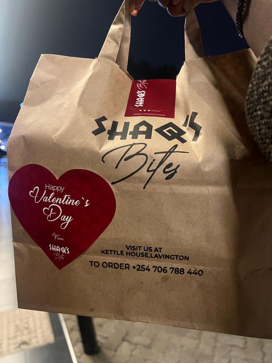 Wazi_Yo's tweet photo. Love was in the air at @ShaqsBites this Valentine’s! 4 every purchase, we gave away a free package, parted with 150 of them and still ran short 😬!Food is amazing 👌🏾More exciting promos next month. Find us in Lavington next to Kettle House. Open all night Thu/Fri/Sat, come thro’ https://t.co/o8YNc1OB2A