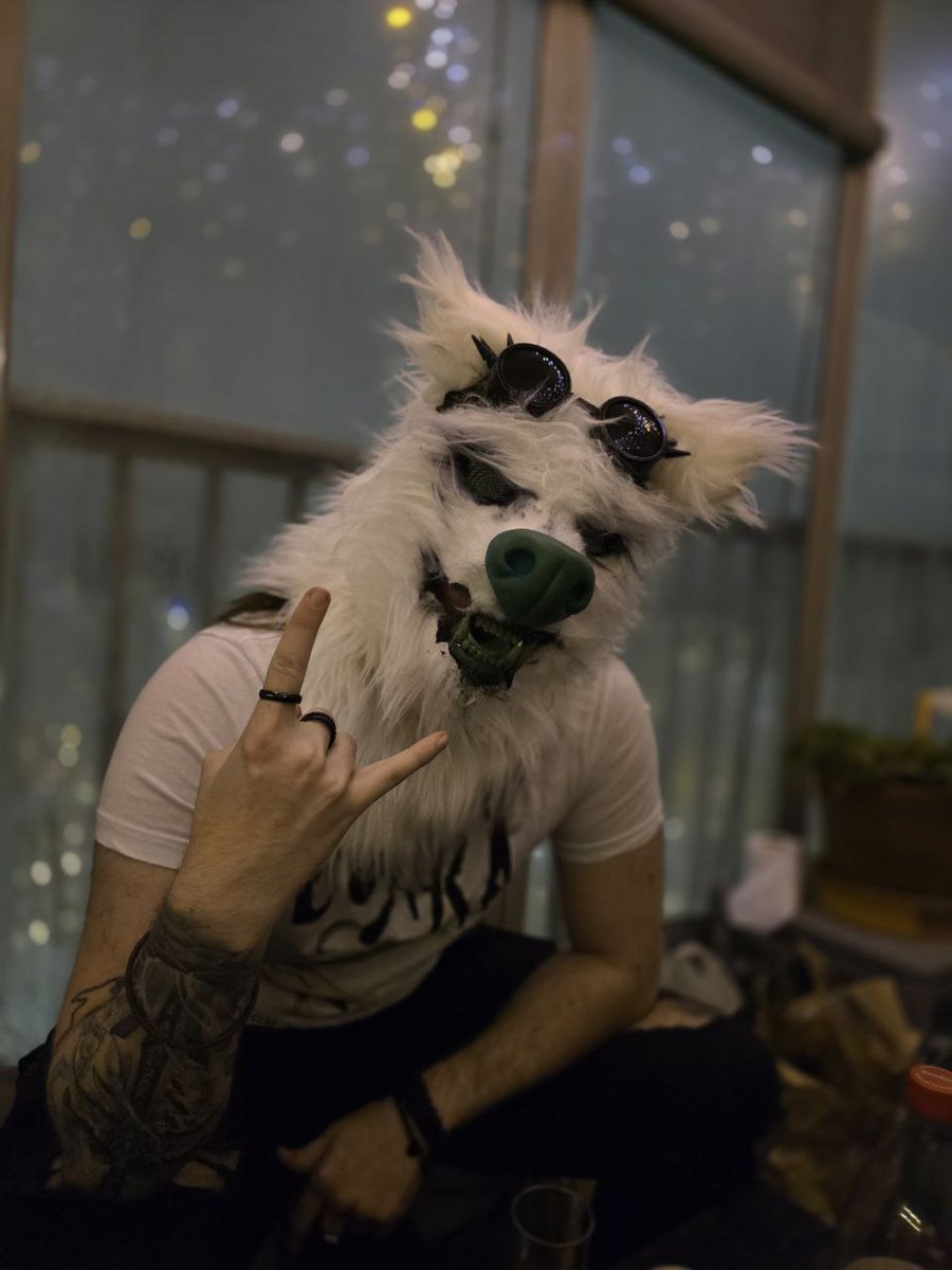 skully hellfire (@hellfireskully) on Twitter photo How to find me on #nordicfuzzcon 
Look for a dude with a scuffed werewolf head hehe
Come say hi, i dont bite >:^) How to find me on #nordicfuzzcon 
Look for a dude with a scuffed werewolf head hehe
Come say hi, i dont bite >:^)