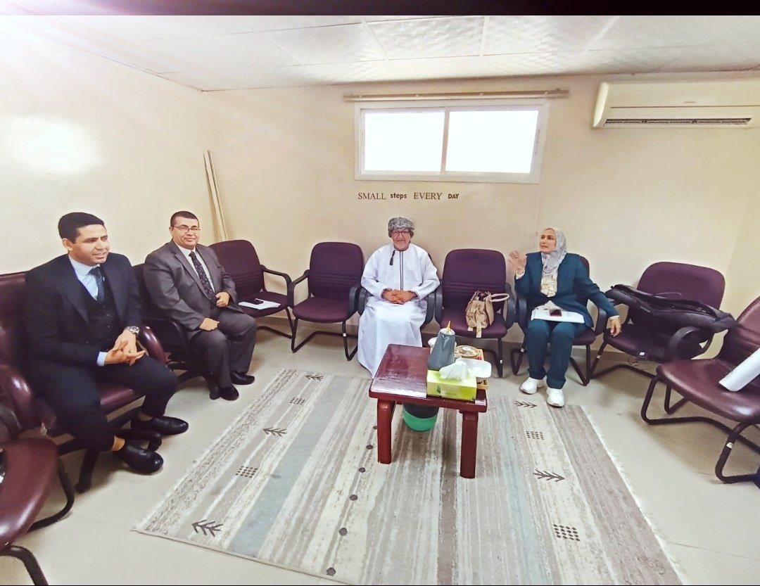 زيارة وفد من كلية التربية بالرستاق لمركز الإرشاد الطلابي بجامعة نزوى