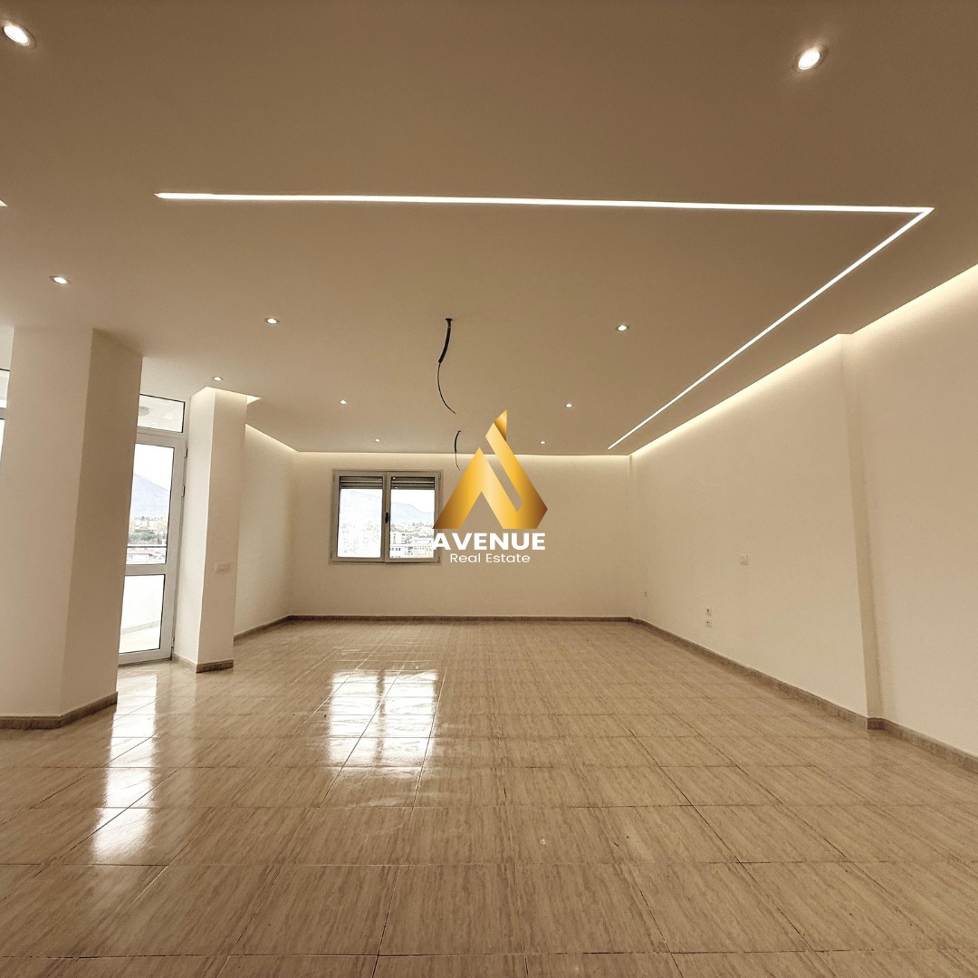 AnisaJaupi's tweet photo. AMBIENT BIZNESI PREMIUM PER SHITJE  

Rruga e Elbasanit Tirane, prane Universitetit Luarasi

KARAKTERISTIKAT KRYESORE:
Sip: 190m² bruto / 173.5m² neto
Kati i 6-te 
3 ambiente open space
2 tualete 
3 ballkone 

Çmimi: 410.000 euro

Kontaktoni per nje vizite  0697002229 https://t.co/pncNiUJRBe