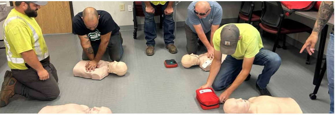 ConrailOfficial's tweet image. Conrail provides safety training because every second counts for victims of cardiac arrest, choking &amp;amp; other emergencies. And you never know when you might be able to save your friend’s or family member’s life. conrail.com/safety/first-r… #cprtraining #teamconrail #conrailsafety
