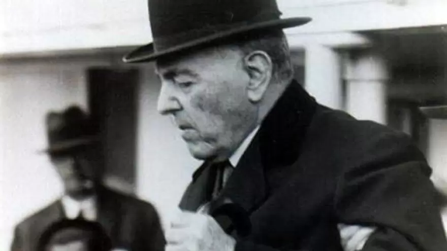 sixtocristiani's tweet photo. Solo 1 de los 6 presidentes de la Unión Cívica Radical fue hiperinflacionario y justo encarceló represores, se la perdonamos. Los demás fueron los presidentes más ejemplares de la historia del país. 
El suyo no pasó la mitad de su mandato y ya hizo un esquema Ponzi. https://t.co/LhDKV8nbUb