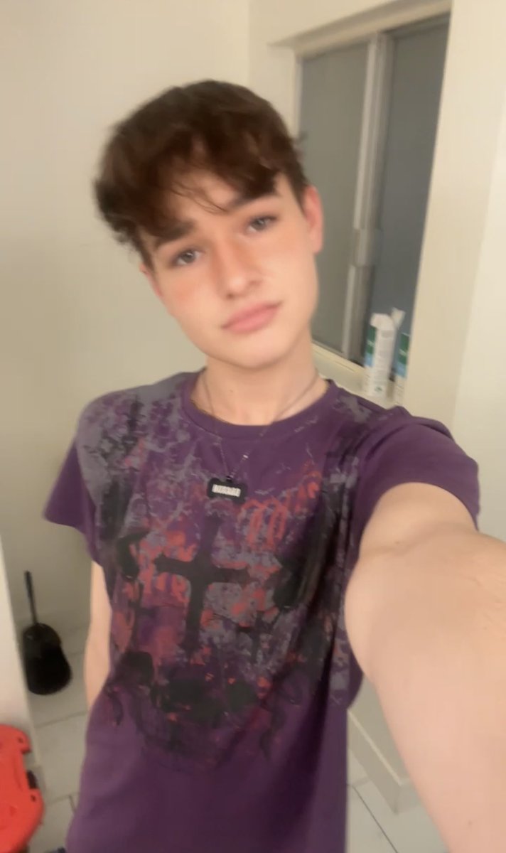 Need someone to cuddle me #twink
