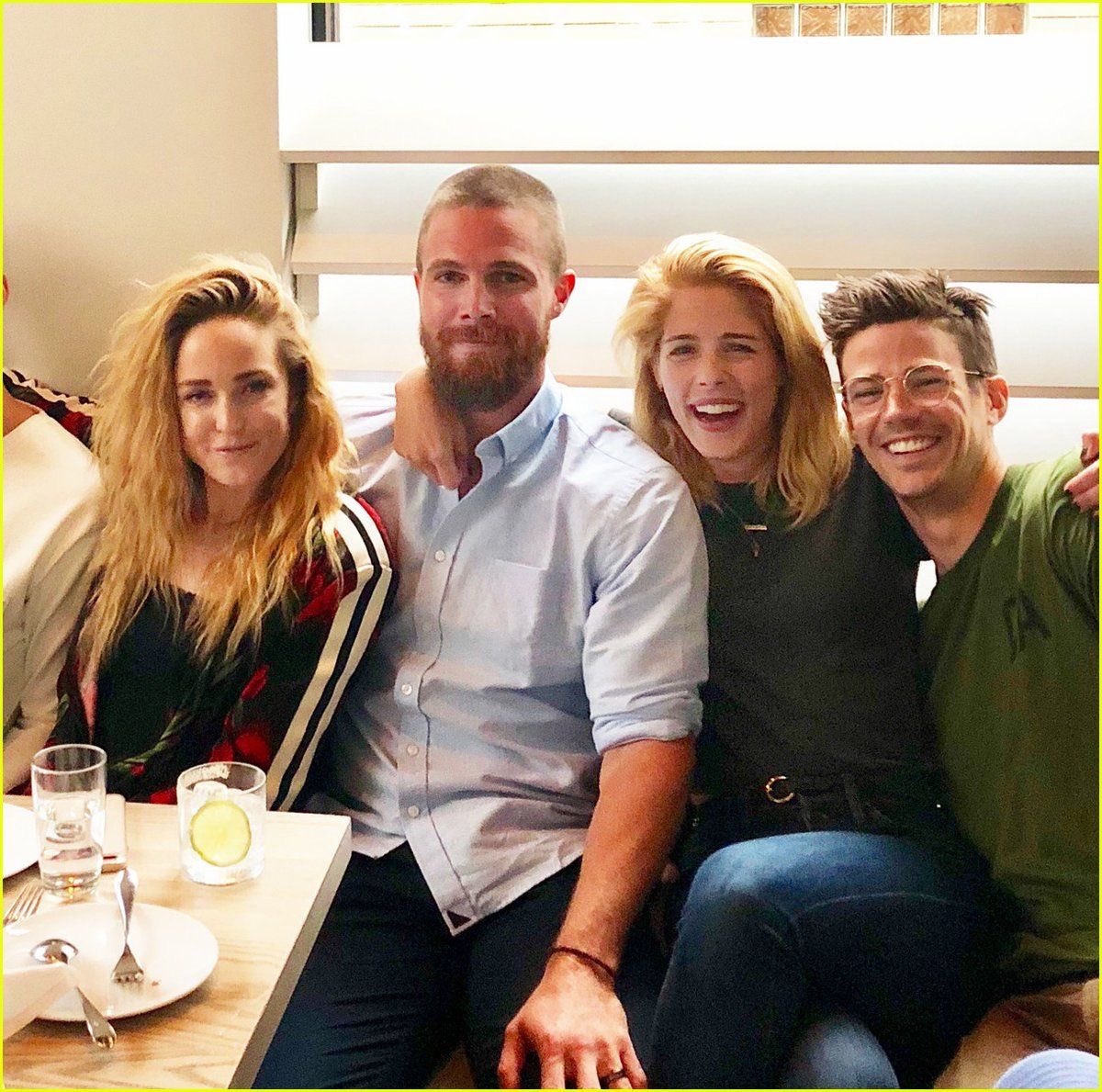 best of arrowverse (@best_arrowverse) on Twitter photo 