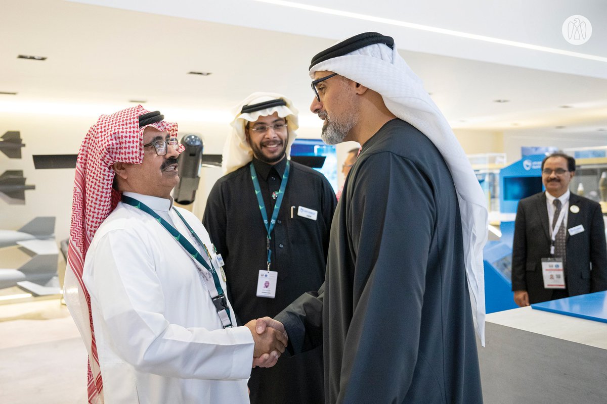 خالد بن محمد بن زايد يزور فعاليات معرض الدفاع الدولي "آيدكس" 2025، الذي يُعقَد في مركز "أدنيك" أبوظبي حتى 21 فبراير الجاري، وسموّه يقوم بجولة في المعرض اطّلع خلالها على أبرز المنظومات الدفاعية، التي تستعرضها الشركات المحلية والعالمية المشاركة.