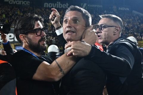 Χρόνια Πολλά στον κορυφαίο των κορυφαίων. Σ’ αυτόν που έχει φέρει τόσες χαρές στην ομάδα και στον κόσμο. Στο μοναδικό άνθρωπο που λέει κλέφτες τους κλέφτες χωρίς να μασάει τα λόγια του. Σ’ αυτόν που μέχρι και η ίδια του η διοίκηση τού βάζει τρικλοποδιές. Χρόνια Πολλά Ρασβάναρε.