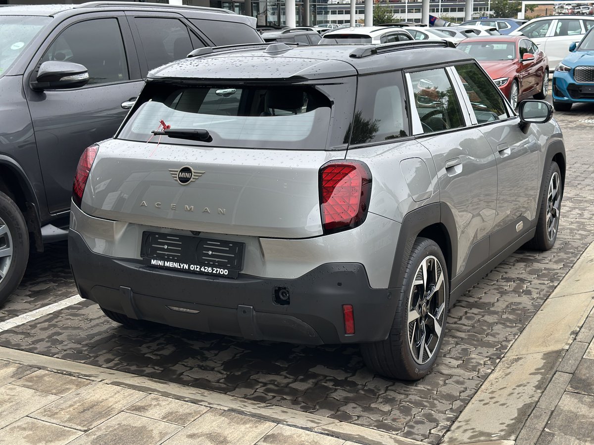 khuleonwheels's tweet image. MINI's all-new and fully-electric Aceman has touched down in Mzansi and here's our first look at the five-seater cross-over EV which is slotted between the Cooper and the Countryman. The Aceman borrows it's design, styling, tech and electrical components…
#MINISA #MINIAceman