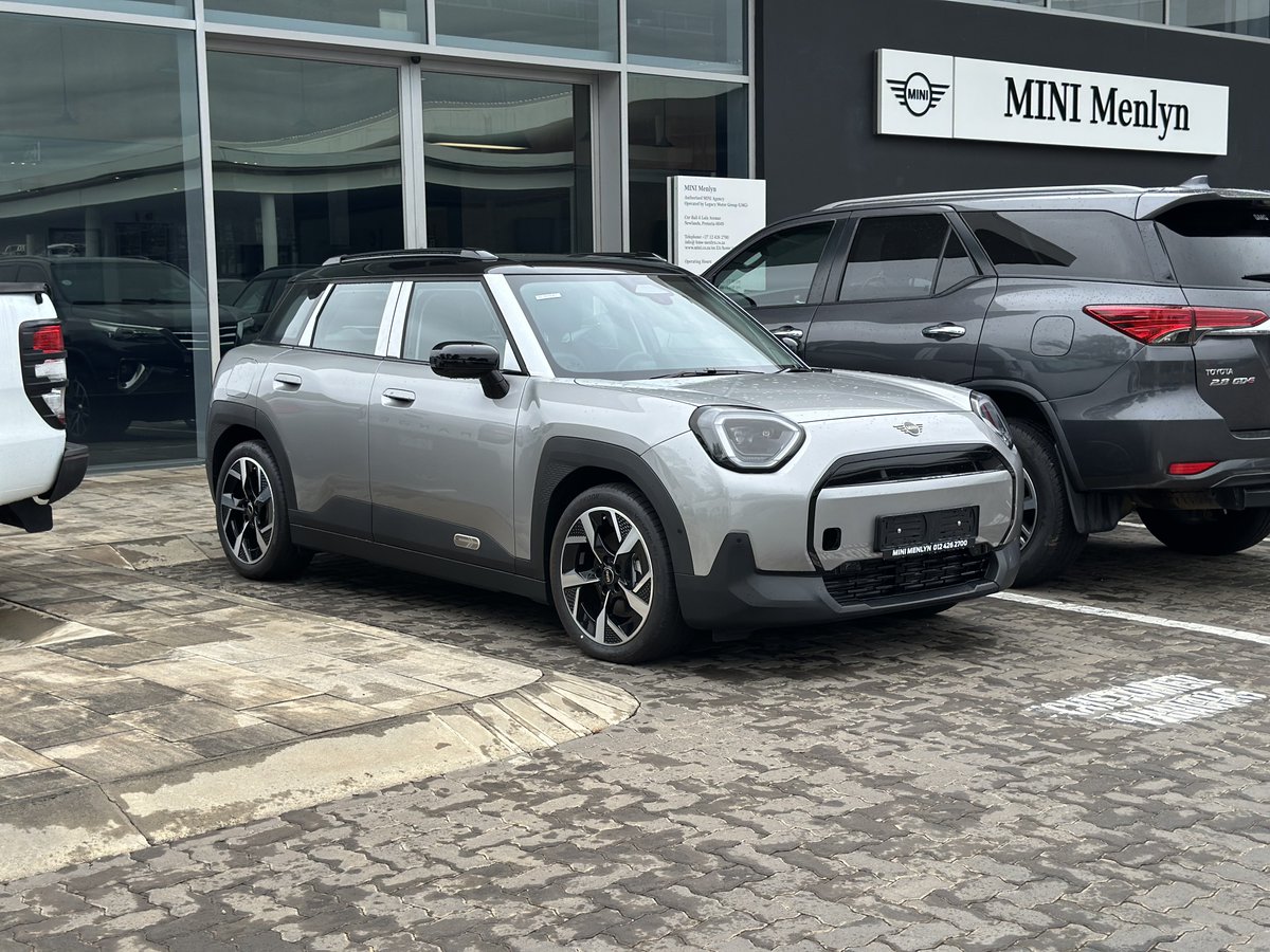 khuleonwheels's tweet image. MINI's all-new and fully-electric Aceman has touched down in Mzansi and here's our first look at the five-seater cross-over EV which is slotted between the Cooper and the Countryman. The Aceman borrows it's design, styling, tech and electrical components…
#MINISA #MINIAceman