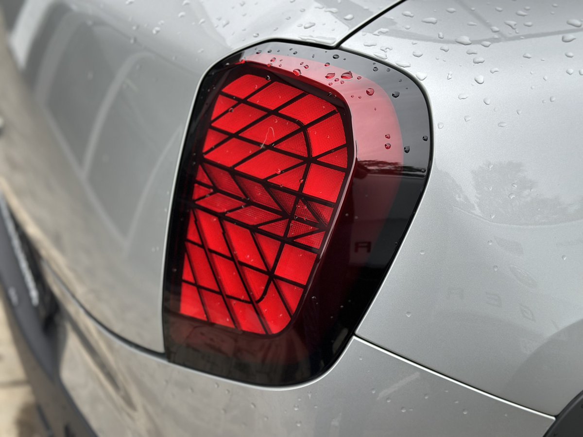 khuleonwheels's tweet image. MINI's all-new and fully-electric Aceman has touched down in Mzansi and here's our first look at the five-seater cross-over EV which is slotted between the Cooper and the Countryman. The Aceman borrows it's design, styling, tech and electrical components…
#MINISA #MINIAceman