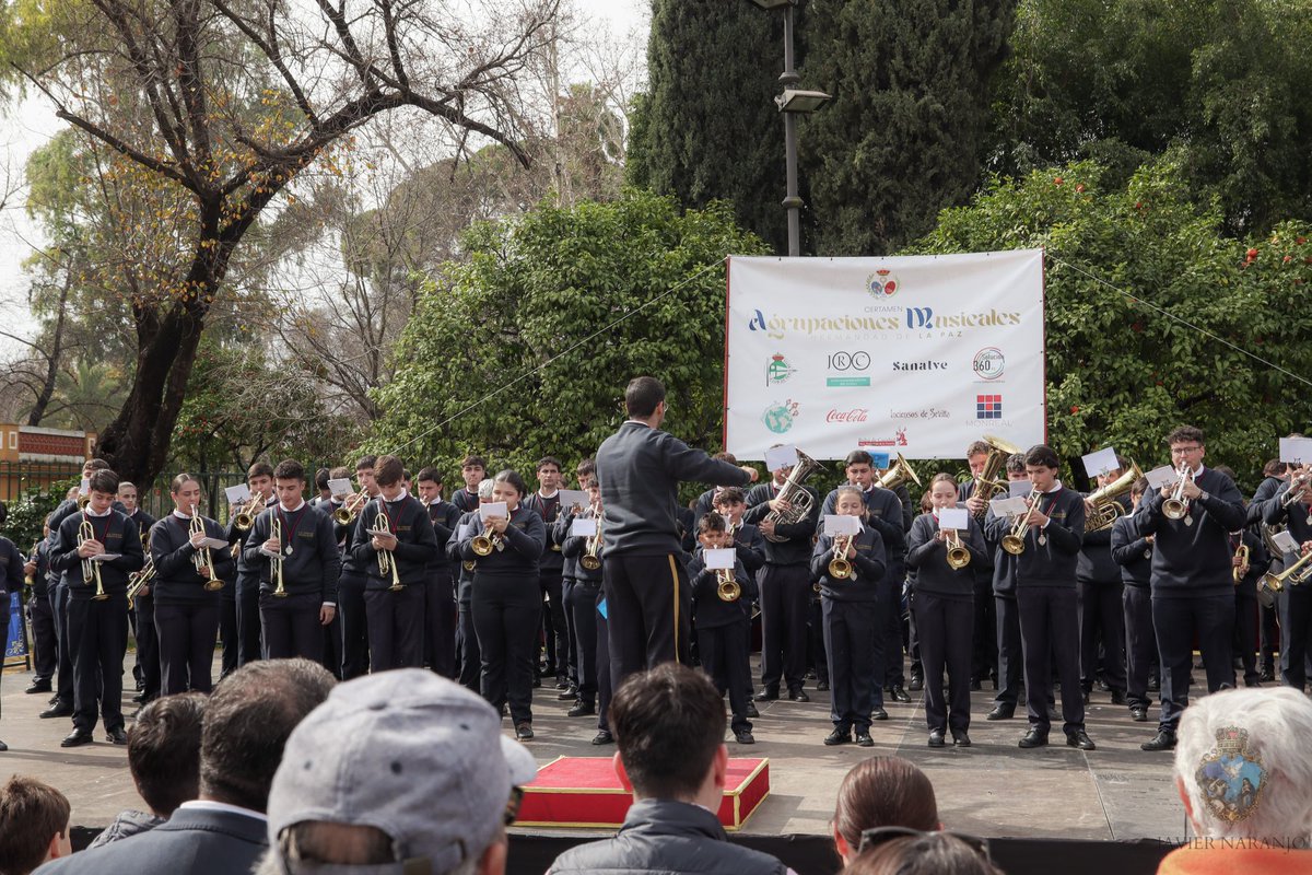 Gracias a nuestra querida <a href="/HermandadPaz/">Hermandad de la Paz</a> por el certamen organizado que nos dejó grandes momentos. Gracias por demostrar el cariño haciéndonos entrega de la medalla de los XXV años, que cumpliremos tras el Señor de la Victoria, que estará presente el próximo Domingo de Ramos en el