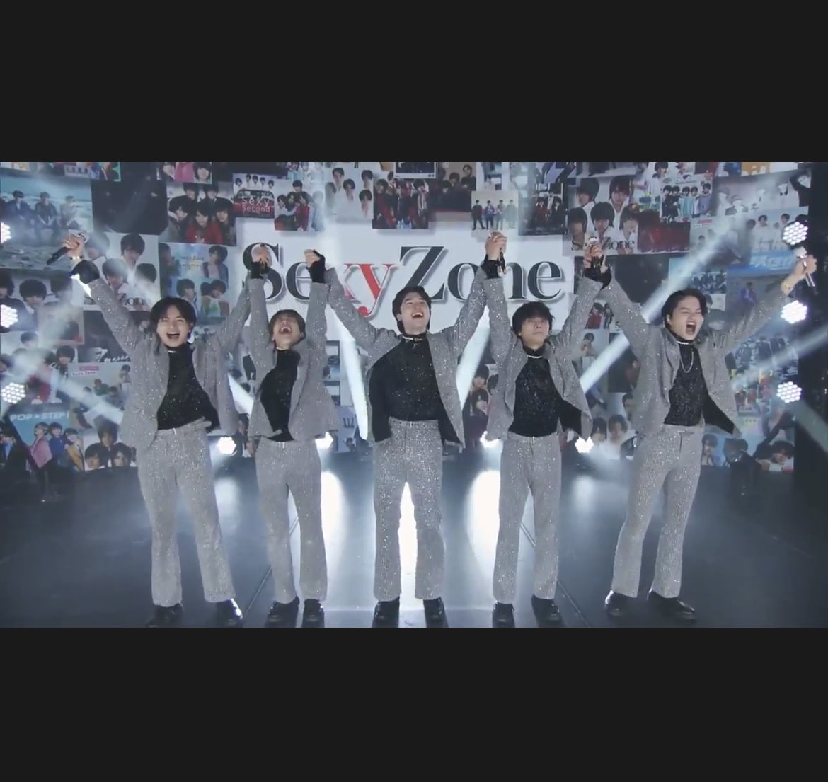 __fmklo9's tweet photo. 久しぶりに見たら5人に会いたくなってきた、
心のどこかでまたいつか会えるんじゃないかと思ってしまってる自分がいて辛い https://t.co/YvfAPGQQq2