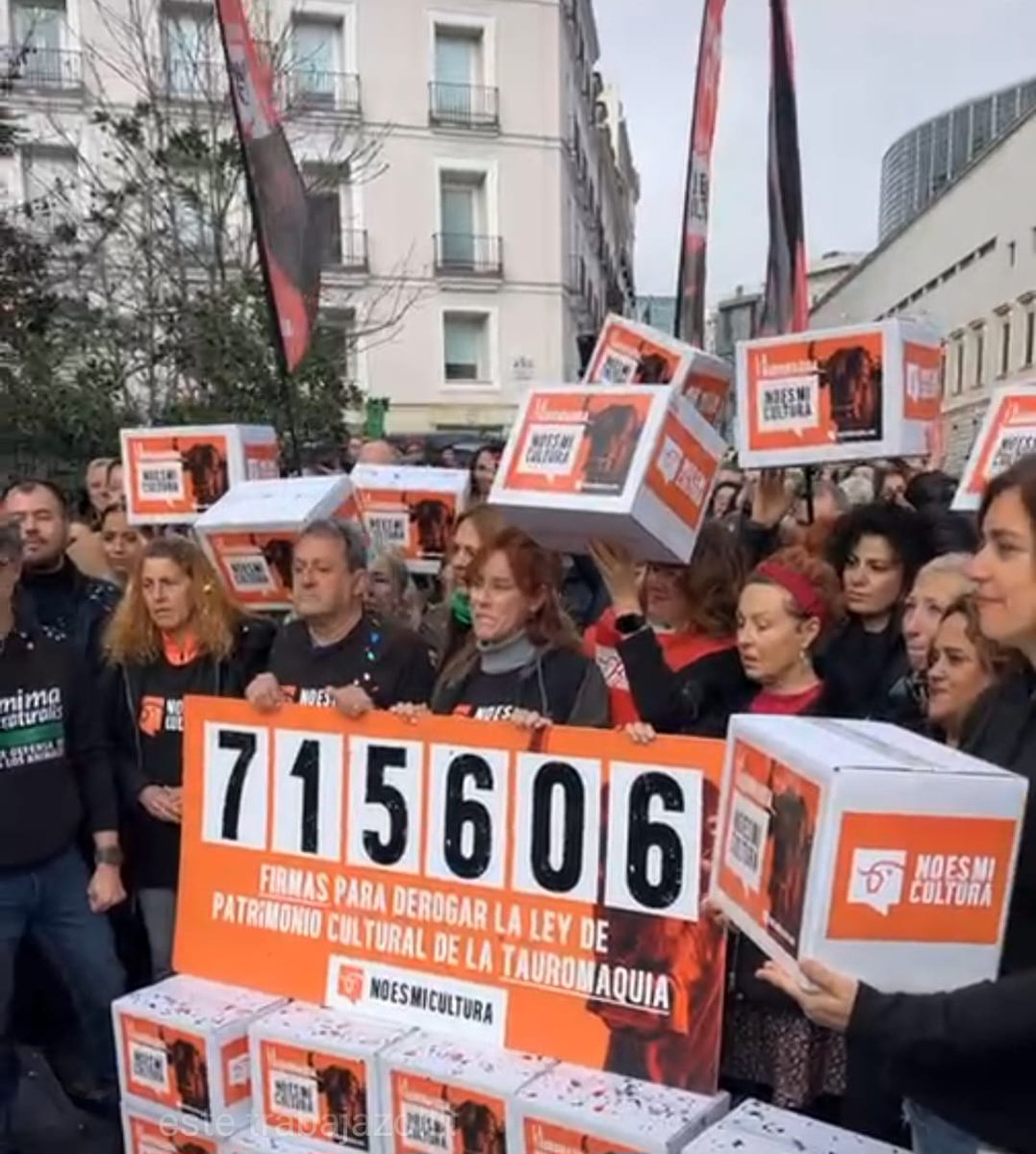 ColectivoAran's tweet photo. Hoy gracias a tu firma hacemos historia. Gracias!
#NoEsMiCultura
#715606Firmas
#TorosVivos https://t.co/CODHVqPvEx