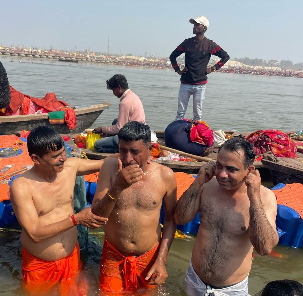 dpgodaranohar's tweet photo. 📍 : प्रयागराज 

प्रयागराज महाकुंभ में आज पवित्र संगम में स्नान और पूजा-अर्चना का सौभाग्य प्राप्त हुआ!!

हर-हर गंगे!🙏🏼
@Barmer_Harish @ramniwasgwala10
@MahendraBarmer4
#PrayagrajMahakumbh2025 #Prayagraj https://t.co/EWACTkCbDJ