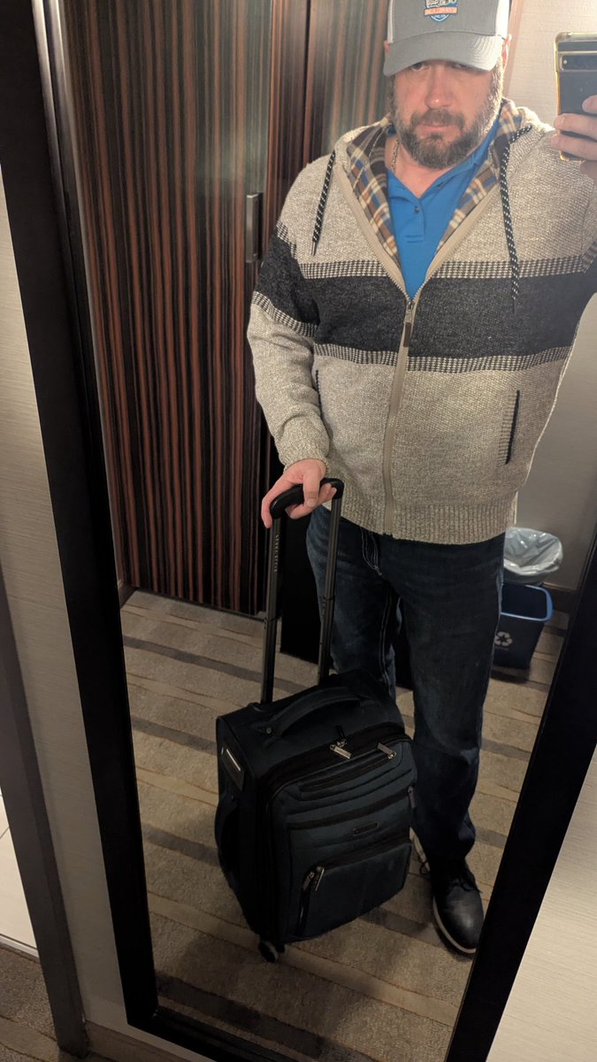 Do you travel in sweats or dress like you're going somewhere? 
Let's go somewhere ✈️🌴🥂