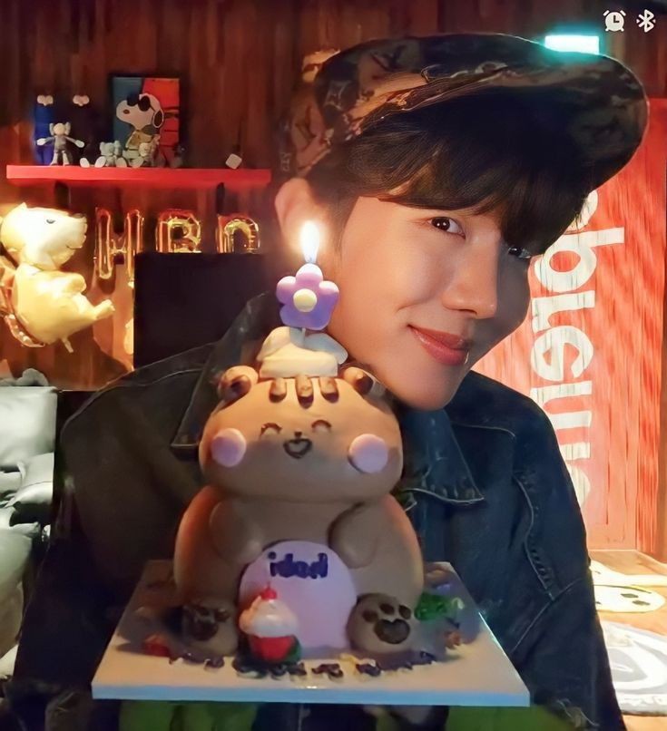 apobangpobase's tweet photo. HAPPY J-HOPE DAY
KING OF STAGE J-HOPE
#HappyjhopeDay
#HappyBirthdayjhope
#JHOPEDAY
#HobiPowerDAY
#OurHobiPower
#EternalsHOPEjhope
#AlwaysWithUARMYHOPE
#HobiOurShiningStar
#ForeverWithHobi
#PrinceOfGwangjuJHOPE
#제이홉_사랑한다고_940218번말했다 https://t.co/Xjd81MK23s