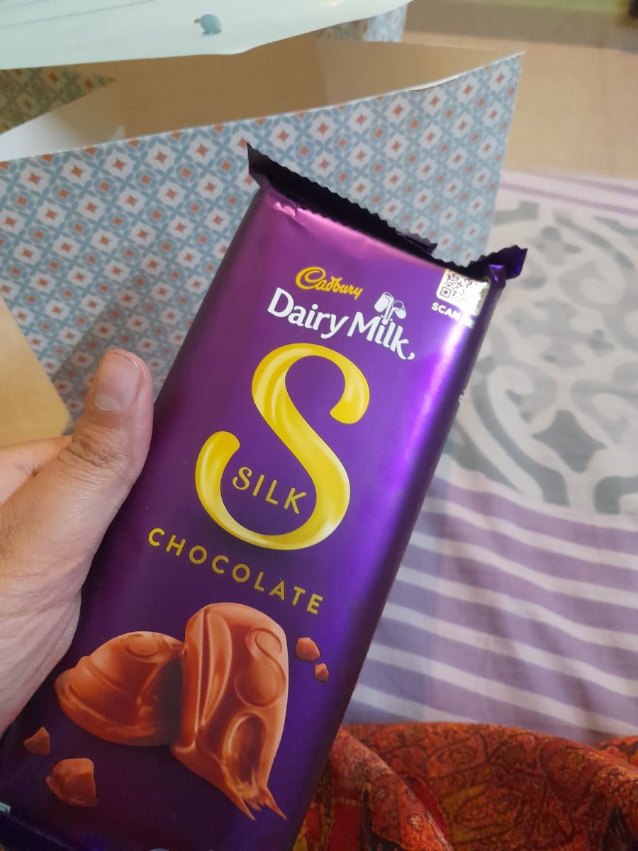 Rounak_says_'s tweet photo. Blinkit is the worst their team is busy commenting on posts online. No responsibility for incorrect orders.
I had ordered a Dairy Milk Heart Blush for my friend and they delivered a normal Dairy Milk Silk. Upon raising the complaint the CC. They don't consider this a mistake. https://t.co/JvbpxKeoTw
