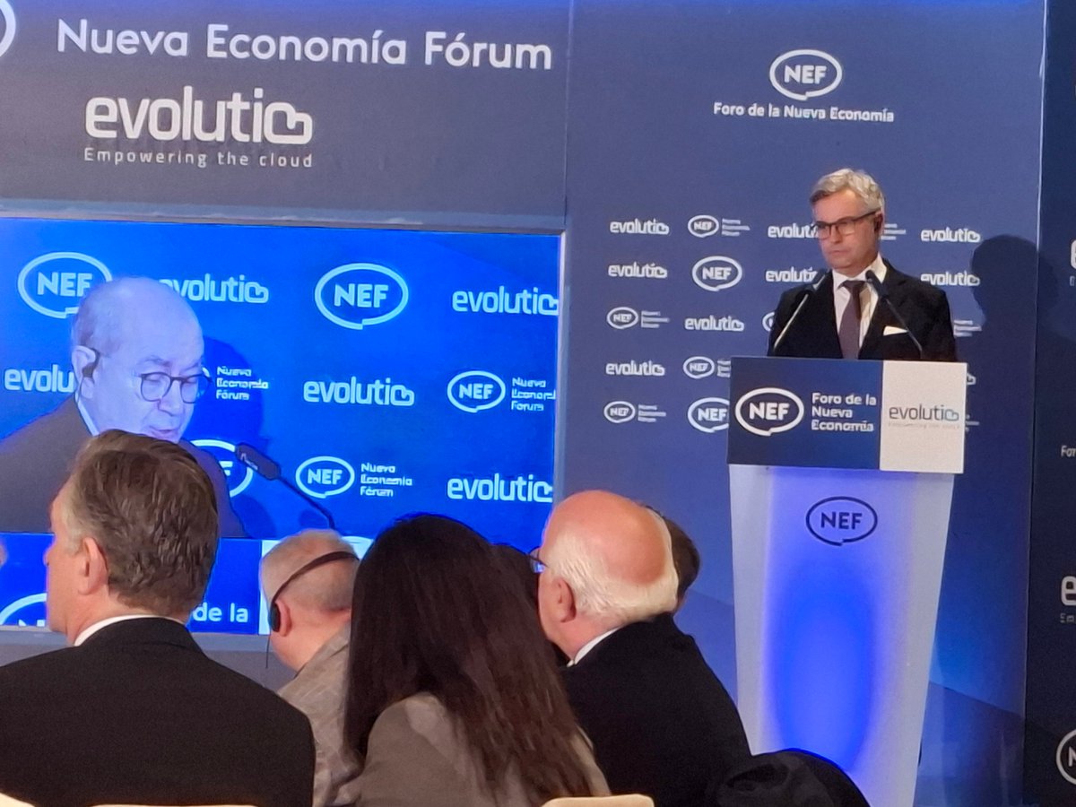 RosanaMovellan's tweet photo. Gracias @NewEconomyForum por invitarnos a asistir al encuentro con el Comisario Europeo de Interior y Migración @magnusbrunner  Grandes retos a afrontar y el convencimiento y empeño en su consecución 🇪🇺 https://t.co/XIzxiLRlyt
