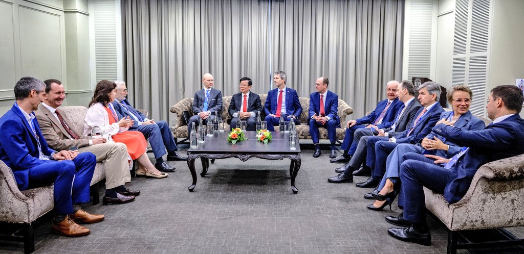 ROinMalaysia's tweet image. 1/2 On Febr.13 🇷🇴Ambassador @NinetaBarbules1 joined 🇪🇺Ambassadors @DaerrRafael &amp;amp; EU member states for regional state visit to 🇲🇾Penang. The working meeting  with Chief Minister YAB @chowkonyeow &amp;amp; Executive Council #EXCO highlighted incoming green European projects @ROinMalaysia
