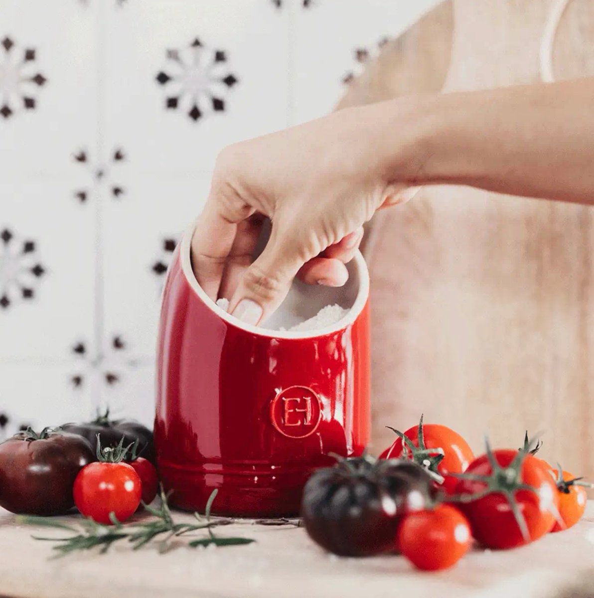 LocalRoot221's tweet photo. Keep your salt within reach while cooking with Emile Henry’s salt pig, designed for easy access and a stylish touch in your kitchen.

https://t.co/1SPnUWnwKC https://t.co/Or788FX3Hl