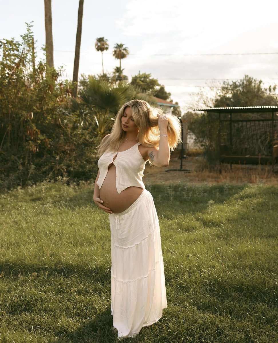 A beautiful mama to be 🕊

Photography: @kaylawimpphotography

#MamaToBe #Pregnant #Pregnancy #NewMama #Baby #Maternity #MaternityPhotoshoot #FamilyLife #FamilyPhotography #TheWhiteWren