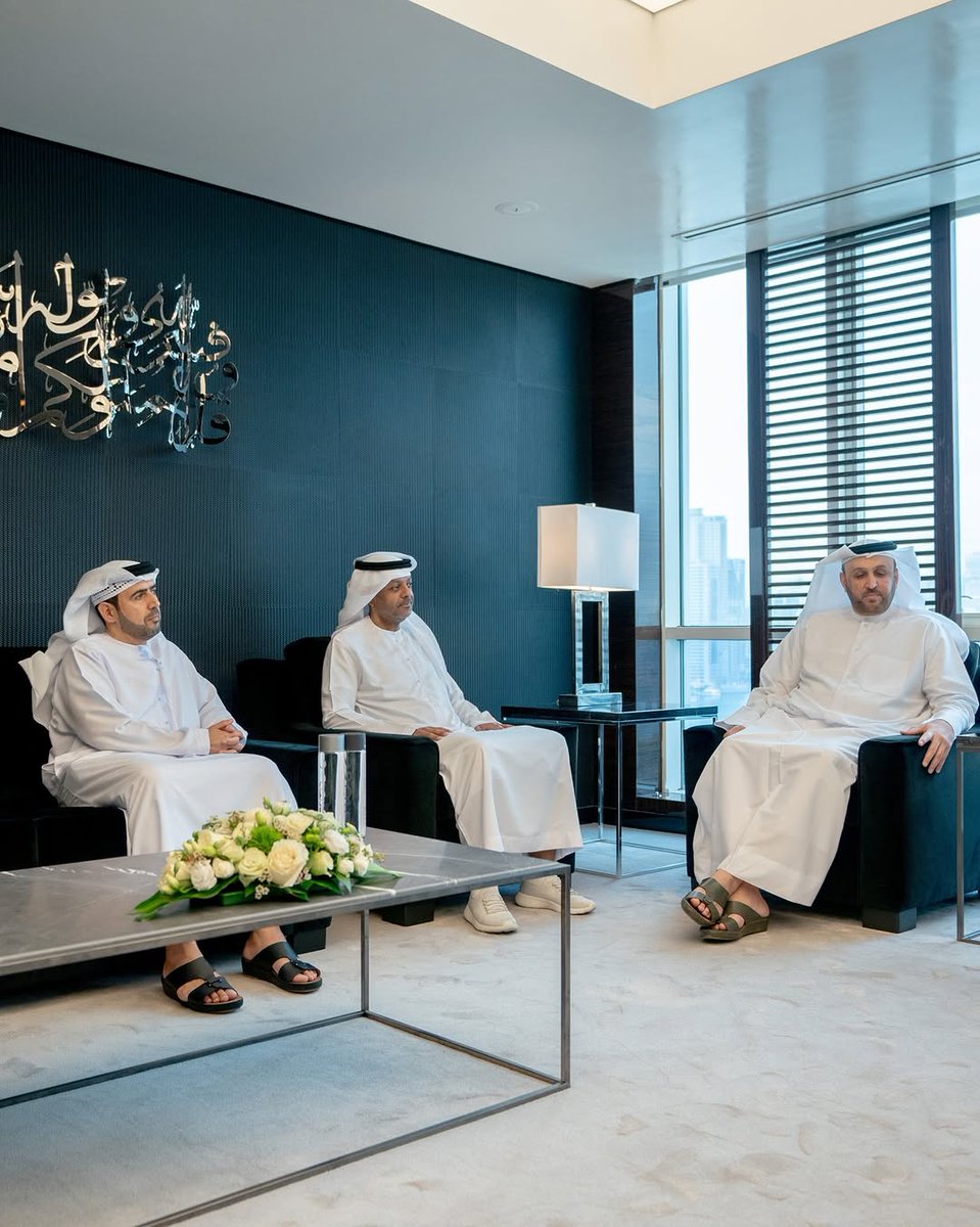 والارتقاء بجودة الأداء في مختلف القطاعات وإبراز جهود المؤسسات وخلق بيئة تنافسية بين القطاع الحكومي والخاص.  واطّلع سموه خلال اللقاء الذي عُقد في مكتبه على نتائج الدورة الأولى من جائزة التميز المؤسسي “تميّز”، معتمداً سموه إعلان النتائج خلال حفل سيُقام في 6 مارس المقبل