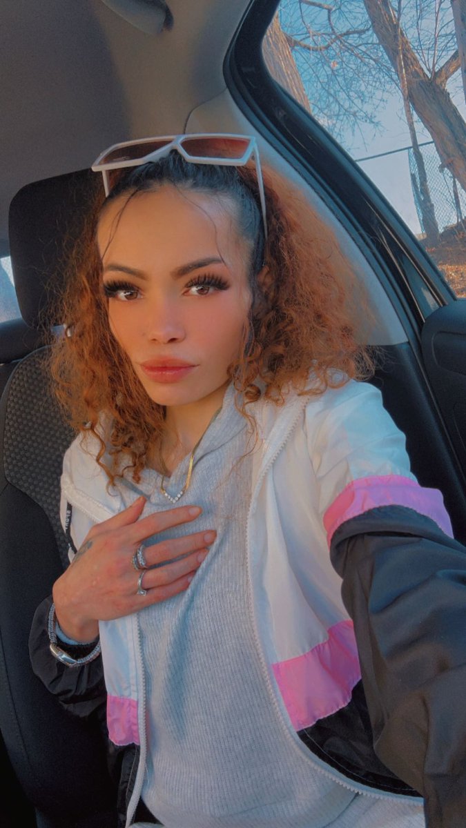 YourEscapeXX's tweet photo. #Mixedgirltwitter #ValentinesDay #longhair #sexy 💋 fwm 💅🏼🔥 or don’t idc. lol #pittsburgh #WINTER https://t.co/Rt1XIDag3Z