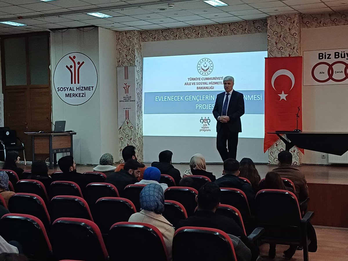 "Evlenecek Gençlerin Desteklenmesi Projesi" kapsamında evlilik öncesi eğitimler devam ediyor. 17.02.2025 tarihinde düzenlenen eğitime Edremit ilçemizde ikamet eden 36 çift katıldı.

#Aileyılı