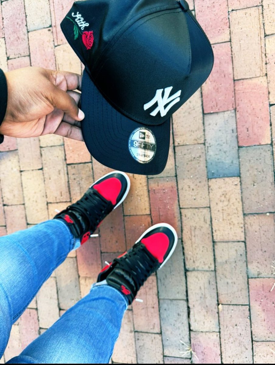 NIwiththekicks's tweet image. Day 17- Satin

It’s the GOATS 🐐 Birthday only right to pull out the Satin Bred 1s 🖤❤️ btw I love a @KITH SnapBack 
 
#BHMKOTD25 #bhmkotd @JerLisa_Nicole