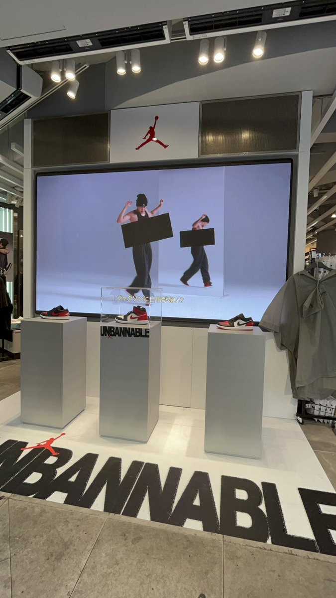 Igot7Sato's tweet photo. 👑Jackson君広告in Japan👑

📍 ABC-MART GRAND STAGE 渋谷店
　　東京都渋谷区宇田川町２３−８
　　1F 入り口　
　　
前回行った時はなかったのですが
入り口がジョーダン仕様になってました

#JacksonWangxNike
#JacksonWangxJordan 
#JacksonWang #Jackson #王嘉爾 #잭슨
 @JacksonWang852 https://t.co/gyj2PksFQ0