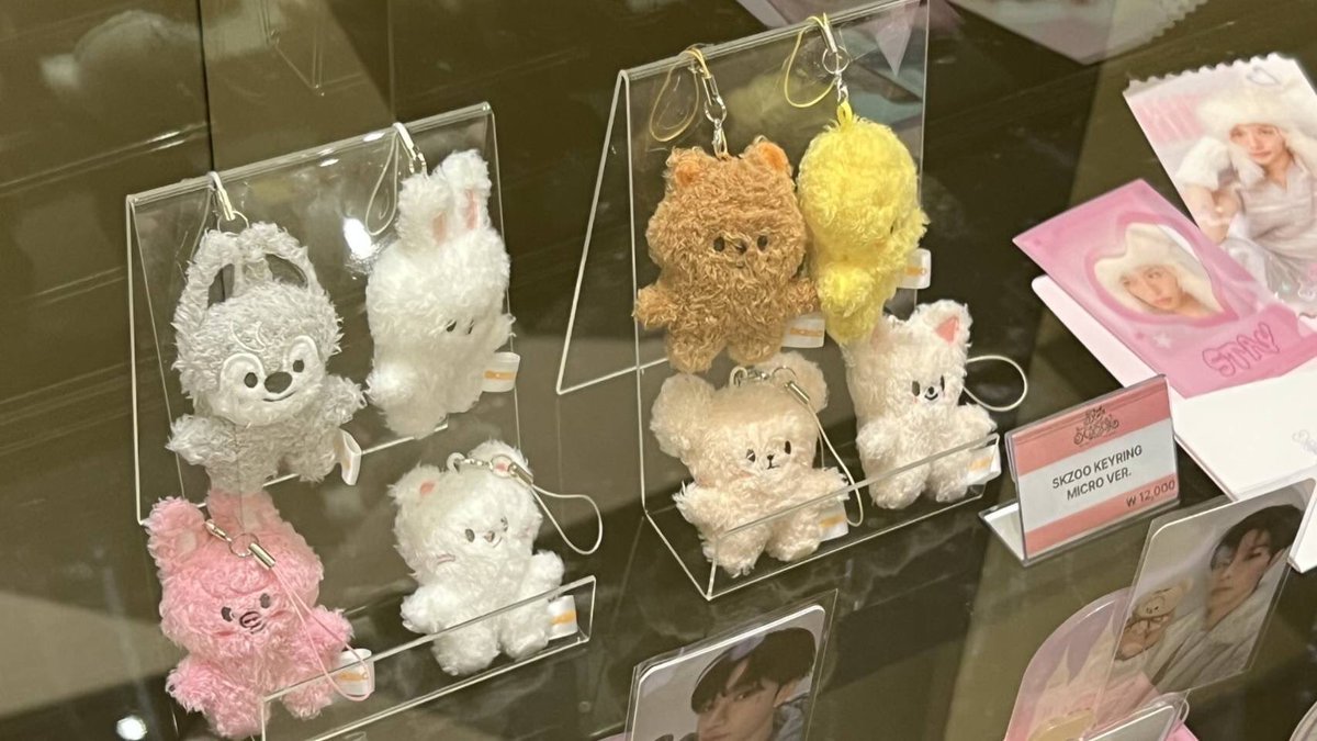 starylost's tweet image. 🚨giveaway wolfchan keyring micro🚨

Dalam rangka aku lagi gabut dan berbaik hati,mari kita gipeway buat ✨ 1 winner✨. 

rules : 
• rt+ like aja,ntar aku pick dari rt/like
• Doa'in aku secepatnya jadi pacar hyunjin (canda)

End besok jam 21.00 wib yaa🫶🏻