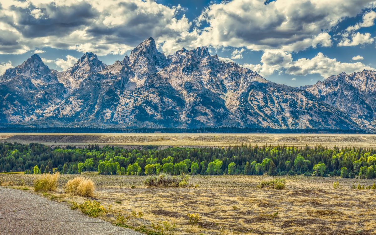 This is a view of the Grand Tetons mountains from the southern part of Grand Tetons National Park. The tallest peak is the Grand Teton itself. #grandtetons #travel #nationalparks

pixels.com/featured/magni…