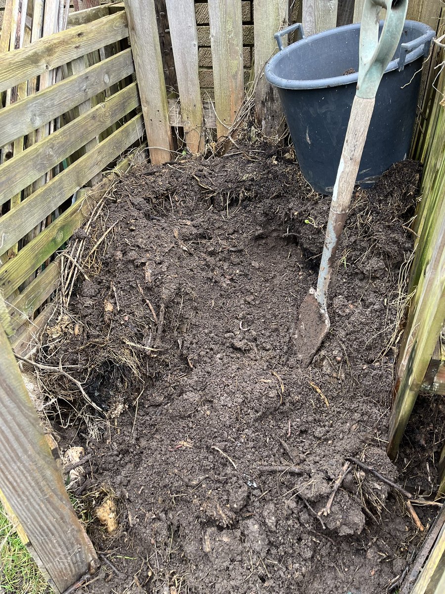 The first time I’ve touched the compost heap. It’s full of worms and goodness. I was worried it would be sloppy and horrid. It’s not! Yippy! #garden #GardenersWorld #Allotment #Compost