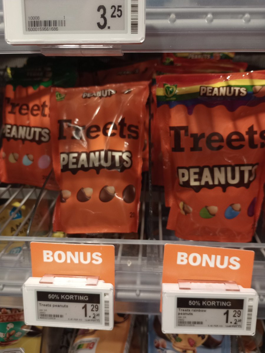 Foxxx342's tweet photo. #bigbrothernlbe #treets de enige echte ouderwetse Treets bij AH nu 50% korting. Die kan ik niet laten liggen. Zoooo lekker. https://t.co/CUylR9FUeL