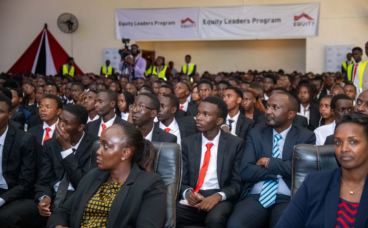 Meech_Tbag's tweet photo. Leadership isn’t just about skills—it’s also about character. The Equity Leaders Program aims to shape young professionals into transformational leaders ready to take on the challenges of the future. @KeEquityBank #EquityLeadersProgram #PreUniversityInternshipProgram https://t.co/swkZI4QKJ1