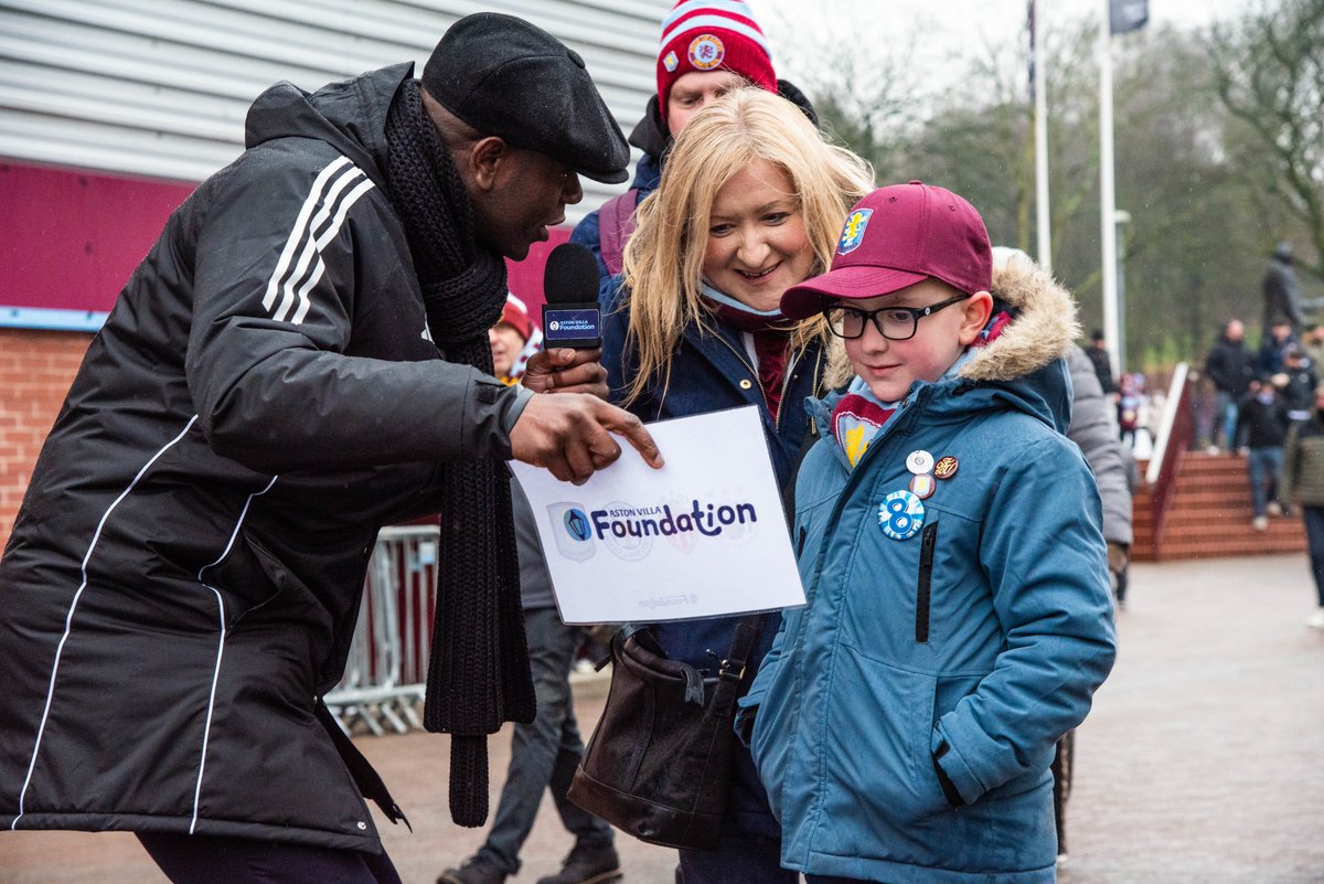 AVFCFoundation's tweet image. Celebrating all things @avfcfoundation 💜
Thank you to @IanTaylor7 , @OliverPhelps, and @Villaboycey for helping to spread awareness of the Aston Villa Foundation at Saturday’s game. 🙌
Ian and Nigel were serving up a storm with Kerbside Cobs, whilst Ollie joined @KateTracey12…