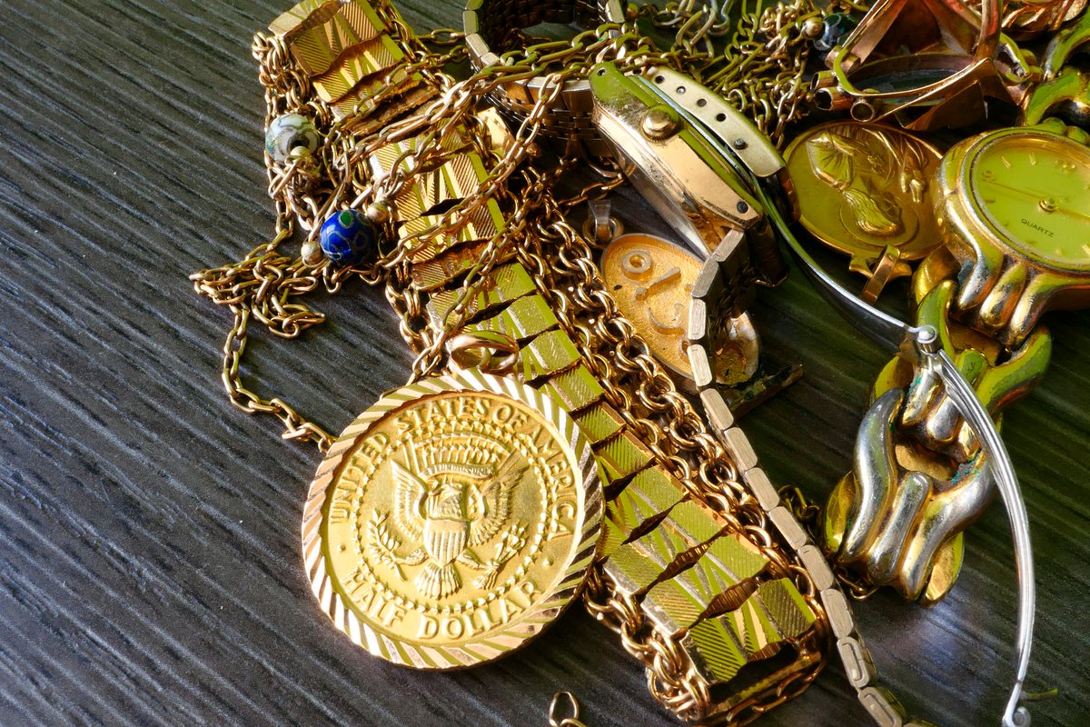 VermontCoin's tweet photo. Looking for a unique and valuable addition to your collection? Come visit us at Vermont Coin &amp; Jewelry in South Burlington! From rare gold coins to stunning jewelry, we have it all. Give us a call at (802) 985-3950 or check out our website for more information. https://t.co/PK55YkMl7w