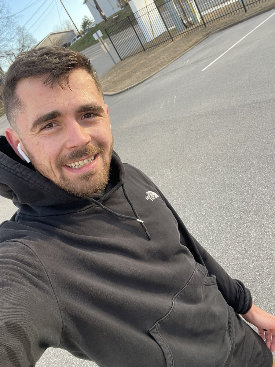 OlehPylyp's tweet photo. Consistency > Motivation

Ran 3 km this morning before heading to #VIVE2025—just like I’ve done for 967 days straight.

Daily habits compound. Whether in health, business, or networking, showing up every day makes the difference.

See you at the conference! #VIVEEvent #HealthTech #Discipline