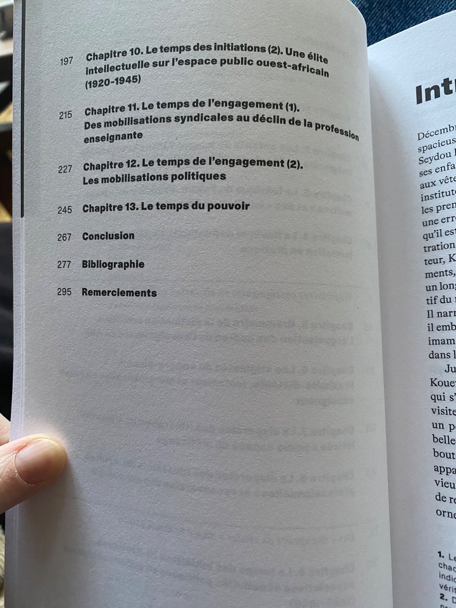 Jean Herve Jezequel. Une histoire des instituteurs ouest africains en situation coloniale
On l’attendait depuis longtemps, le voilà enfin !
Je râle parce qu’il n’y a pas d’index mais il part ça c’est évidemment un livre magnifique