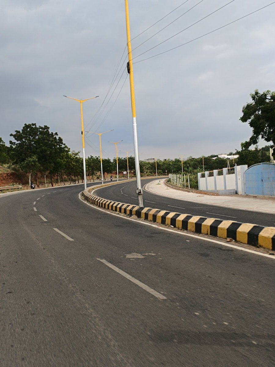 bailhongal_byte's tweet photo. Spacious roads of New Bagalkote 🛣️
#Navanagar #Bagalkote https://t.co/yOv7x8yxBO