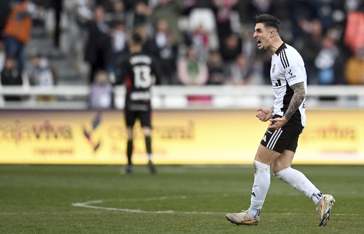 🧨 𝗗𝗜𝗙𝗘𝗥𝗘𝗡𝗖𝗜𝗔𝗟

🫵🏻 𝐀𝐋𝐄𝐗 𝐒𝐀𝐍𝐂𝐑𝐈𝐒, tuvo una sobresaliente actuación en la victoria / <a href="/realracingclub/">Real Racing Club</a>

💥 El 1️⃣1️⃣ fue un puñal x el carril diestro &amp; generó mucho peligro gracias a su velocidad

⚽️ Anotó su 𝟔 𝐠𝐨𝐥 de la temporada

🫡 <a href="/_alexsan22/">ALEX⚽️</a>  &amp; <a href="/Burgos_CF/">Burgos Club de Fútbol</a>